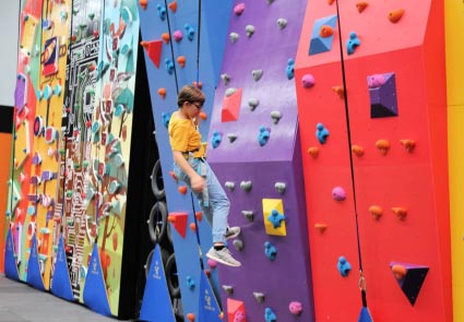 tasaluq-alsukhur-0821